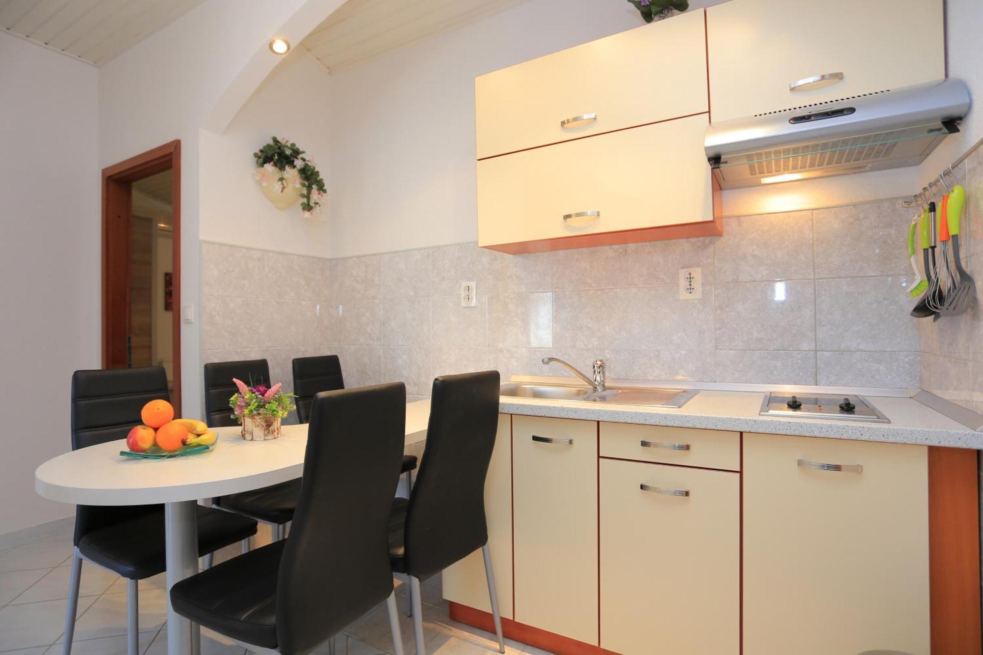 Apartments And Rooms With Parking Space Tucepi, Makarska - 16914 Room photo