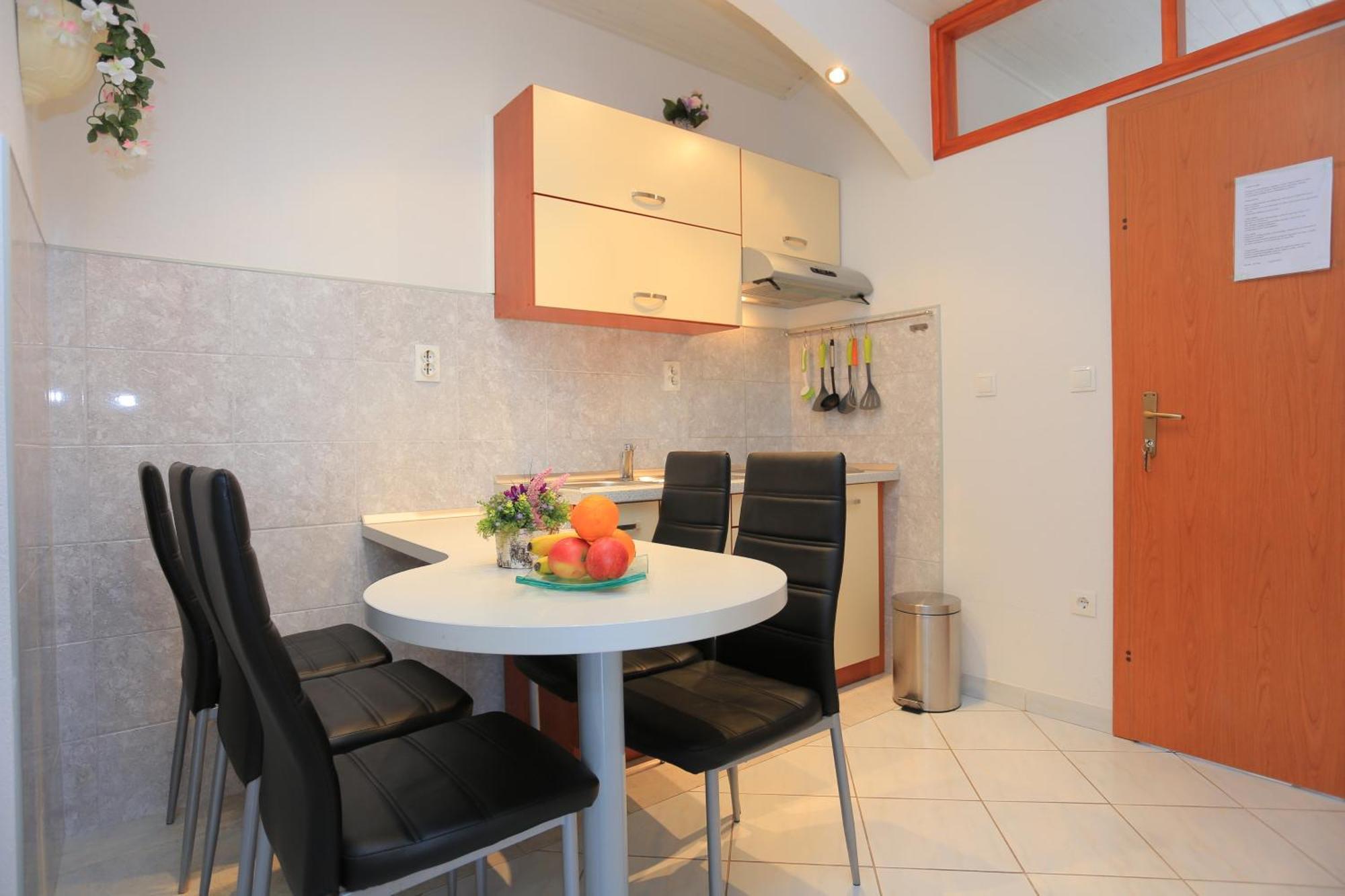 Apartments And Rooms With Parking Space Tucepi, Makarska - 16914 Room photo