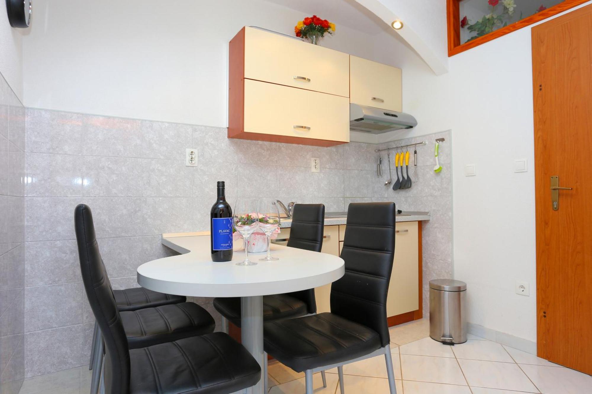 Apartments And Rooms With Parking Space Tucepi, Makarska - 16914 Room photo