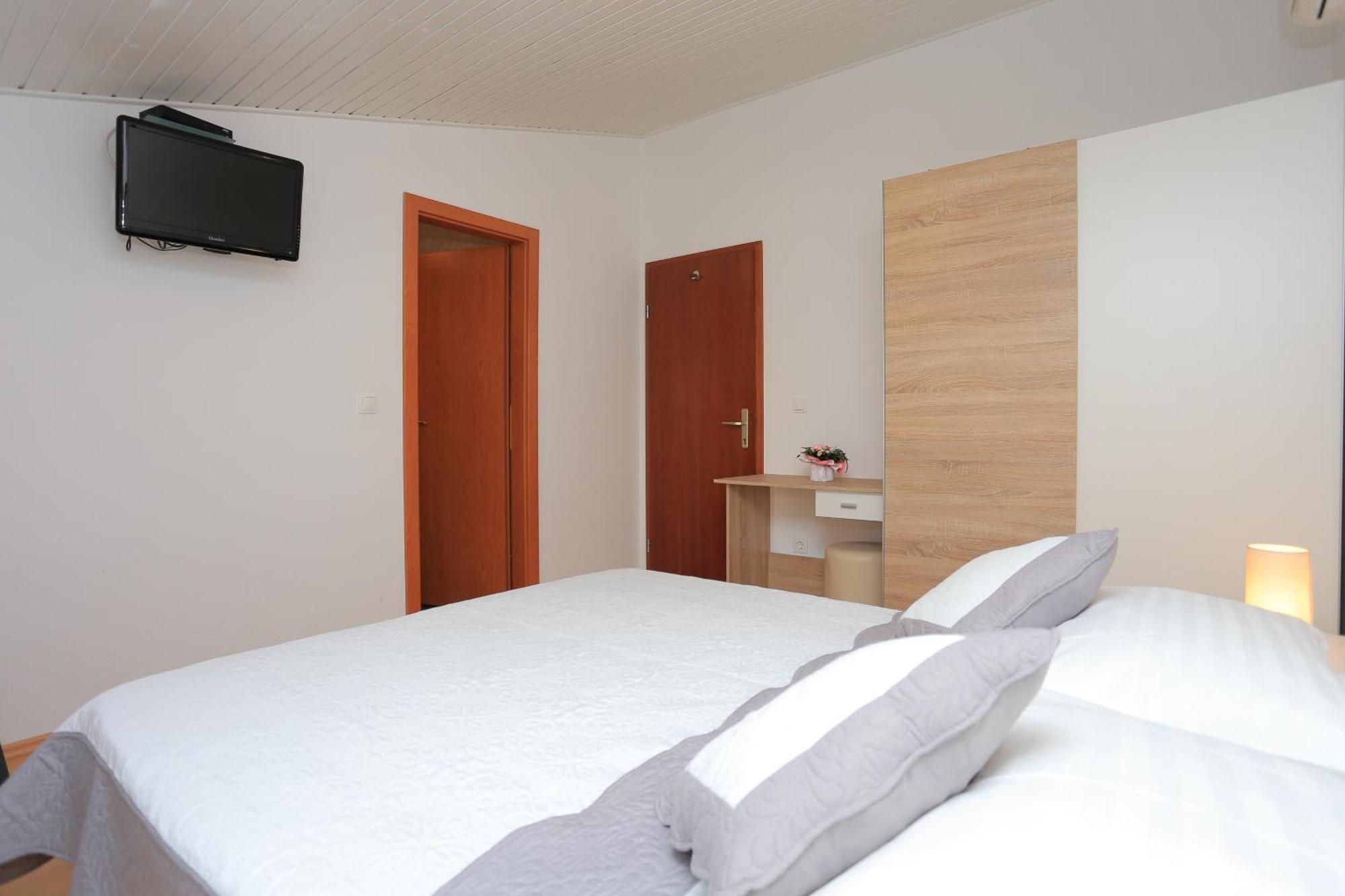 Apartments And Rooms With Parking Space Tucepi, Makarska - 16914 Room photo