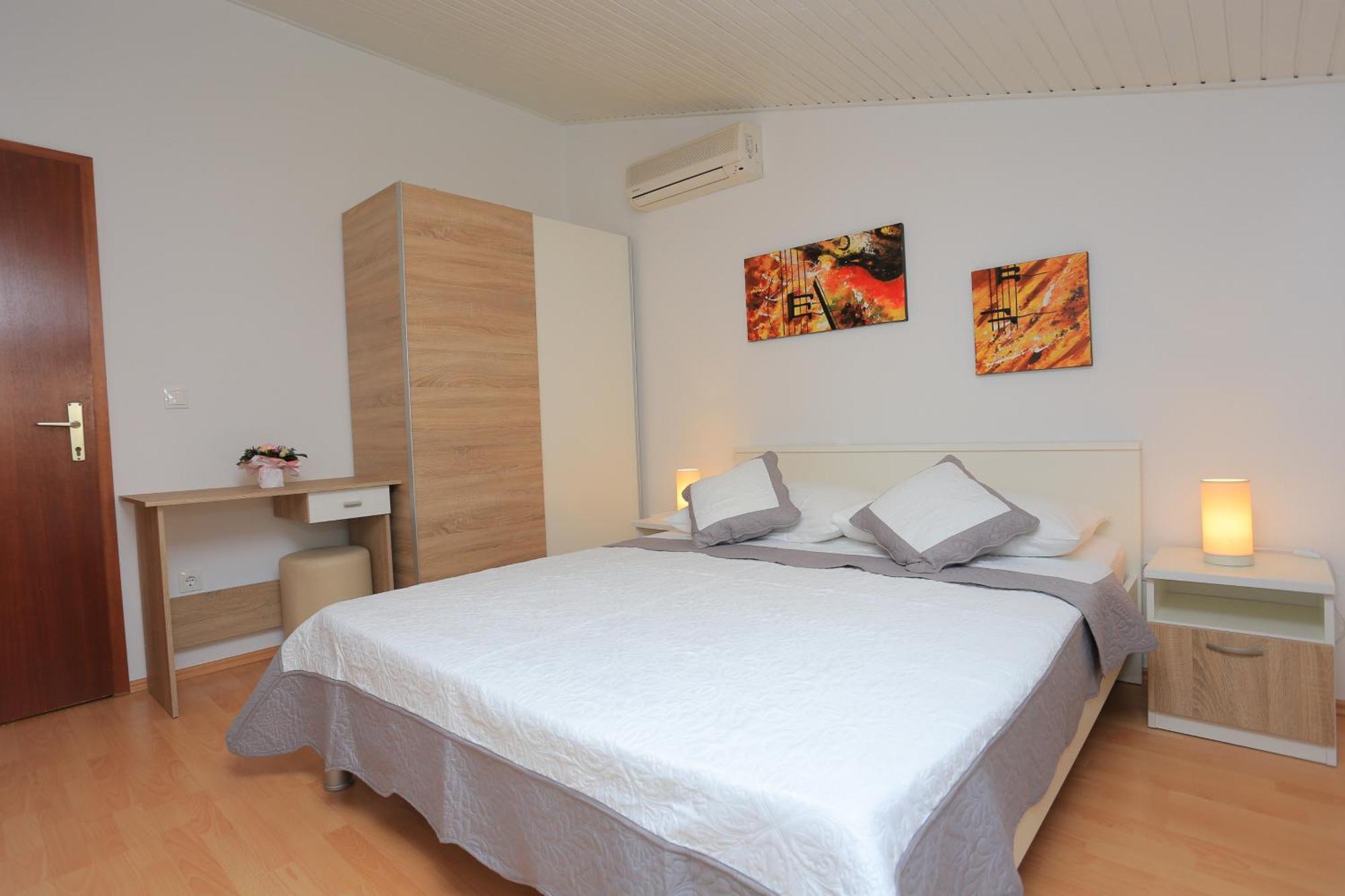 Apartments And Rooms With Parking Space Tucepi, Makarska - 16914 Room photo